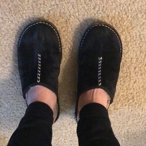 UGG black miles with sheepskin lining